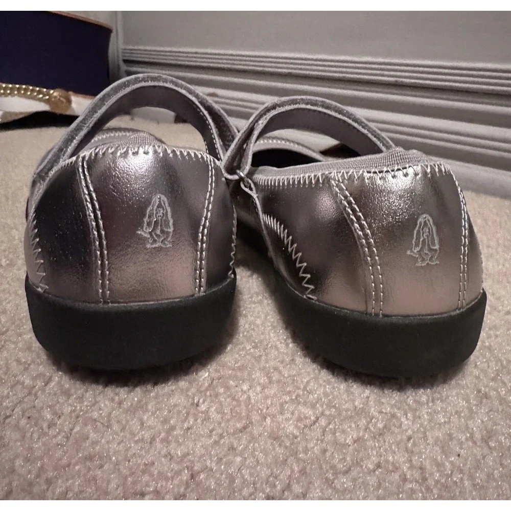 Hush‎ Puppies Girls Leather Silver Ballet Flats.  Size 3.5W Wide NWOT